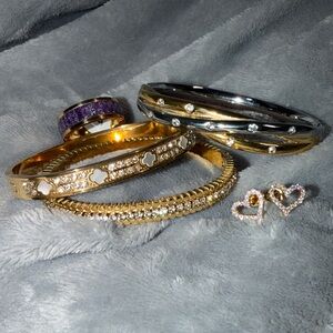 Elegant Gold and Silver Women's Jewelry Set for Tonya ❤️